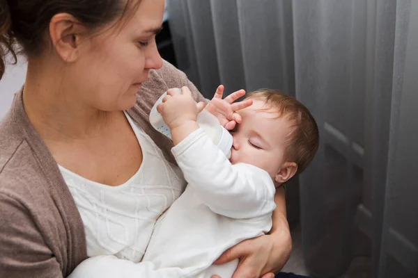 Adorable Bebé Con Biberón Bebé Leche Comer Biberón — Foto de Stock