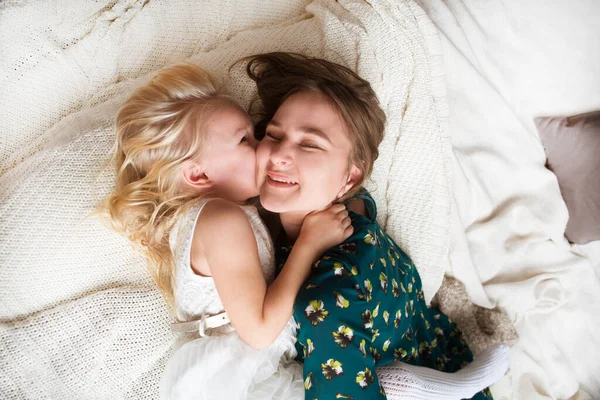 Happy Family Mother Her Daughter Child Girl Playing Hugging Spending — Stock Photo, Image