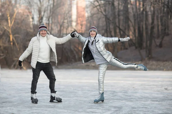 Christmas Happy Couple Have Fun Skates Ice Skates Outdoors Winter — Stock Photo, Image