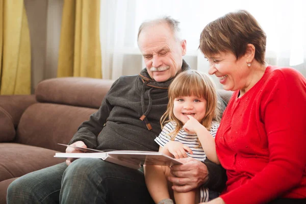 Grandmother Grandfather Child Granddaughter Having Great Time Looking Old Family — Stock Photo, Image