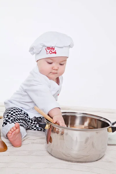 Niña Traje Cocinero Prepara Comida Juguete — Foto de Stock