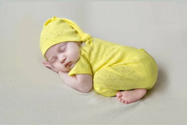 Beautiful Newborn Girl Beautiful Yellow Suit Sleeps — Stock Photo, Image