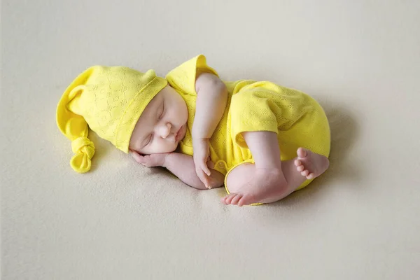 Beautiful Newborn Girl Yellow Suit Sleeps — Stock Photo, Image