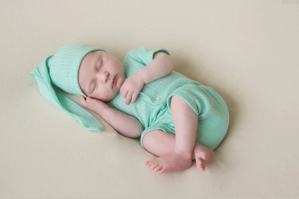 하복을 아름다운 갓난아기 가잠을 — 스톡 사진