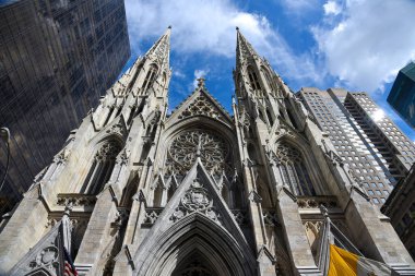 The Facade of St. Patrick Katedrali Bir Yaz Günü - Manhattan, New York