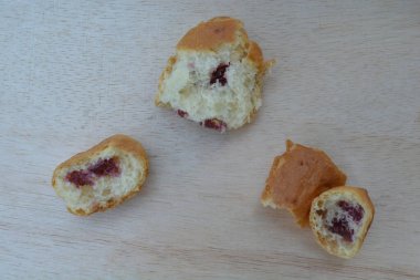 taze ve lezzetli kruvasanlar.