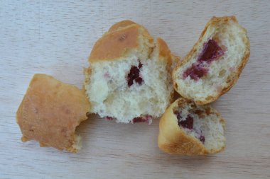 Çilekli tatlı reçel