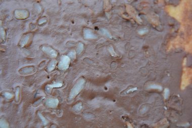 Fındıklı çikolatalı pasta ve karamel.