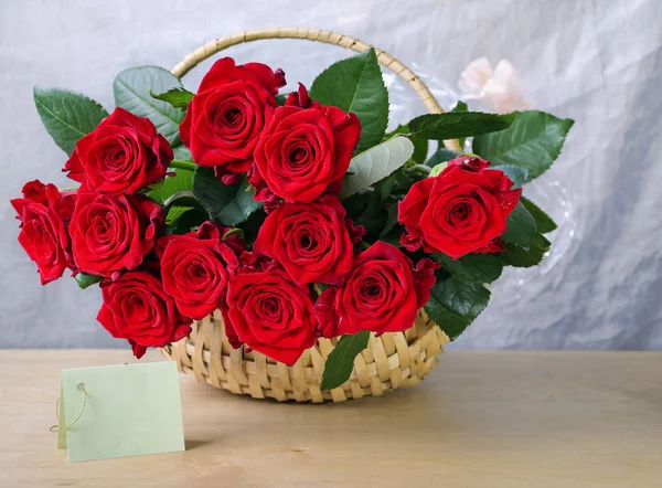 Flores Rosas Rojas Composición Con Rosas Rojas Para Fiesta Cumpleaños —  Fotos de Stock