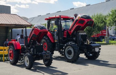 Kiev, Ukrayna 7 Haziran 2018, traktör Ulusal kompleksi 