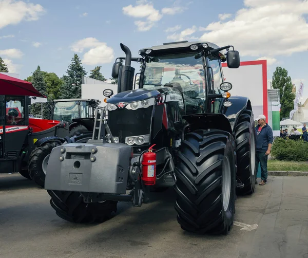 Kiev, Ukrayna 7 Haziran 2018, traktör Ulusal kompleksi 