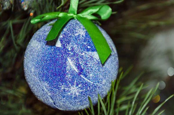 Ball Modré Barvy Světlé Dekorace Vánoční Stromeček Detail — Stock fotografie