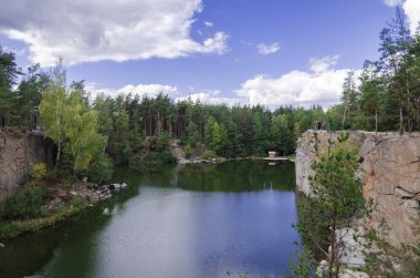 bir sıcak güneşli bir gün, Ukrayna, Zhytomyr bölgesi, Korostyshevsky bölgesi sonbahar orman kanyonda