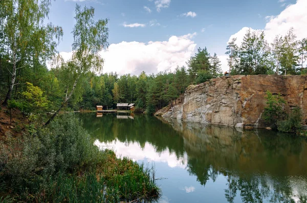 bir sıcak güneşli bir gün, Ukrayna, Zhytomyr bölgesi, Korostyshevsky bölgesi sonbahar orman kanyonda