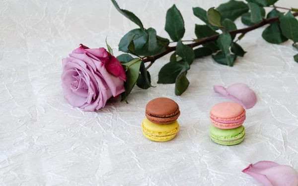 Macarrão, doces franceses doces e coloridos , — Fotografia de Stock