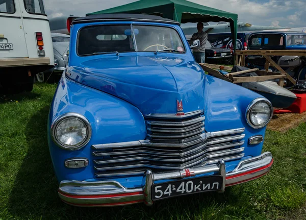 Carro retro apresentado na exposição Kiev, Ucrânia 9-12 de maio de 2019 — Fotografia de Stock