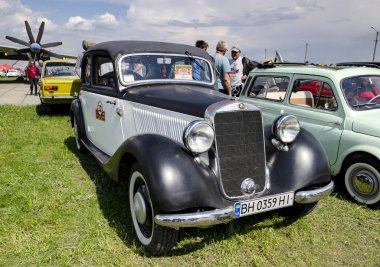 retro araba sergide sunuldu