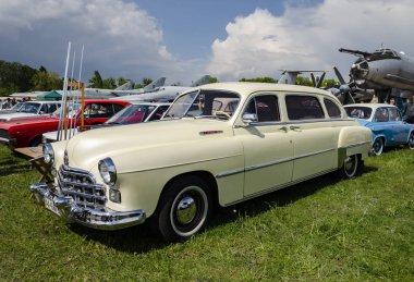 retro araba sergide sunuldu