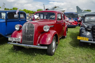 retro araba sergide sunuldu