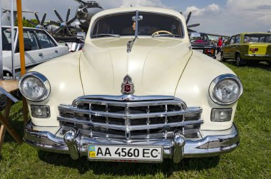 retro araba sergide sunuldu