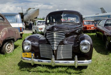 retro araba sergide sunuldu