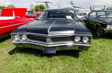 retro araba sergide sunuldu