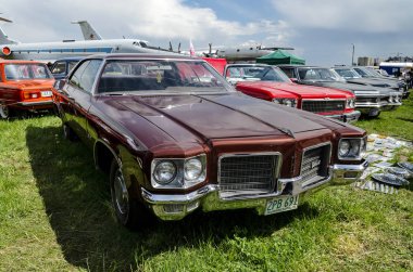 retro araba sergide sunuldu