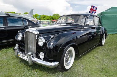 retro araba sergide sunuldu