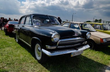 retro araba sergide sunuldu