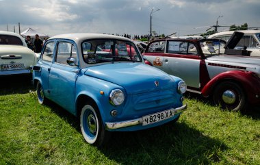 retro araba sergide sunuldu