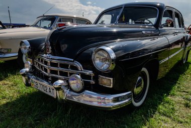 retro araba sergide sunuldu