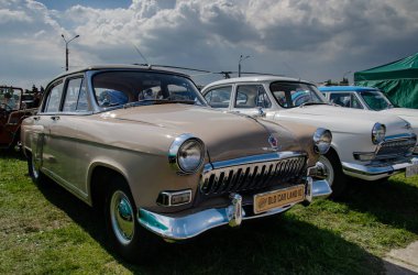 retro araba sergide sunuldu