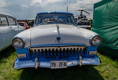 retro araba sergide sunuldu