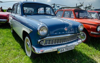 retro araba sergide sunuldu