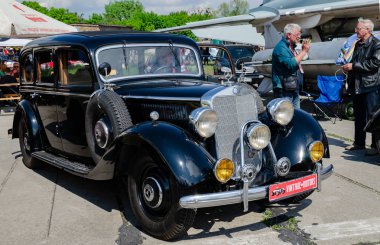 retro araba sergide sunuldu