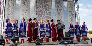 Sahnede Ukrayna halk korosu