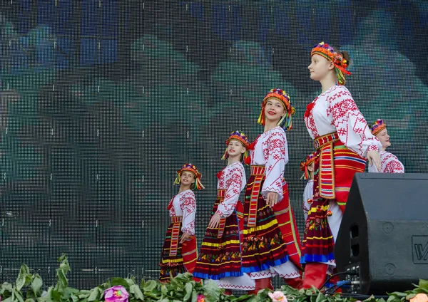 IX INTERNATIONAL CHARITABLE FESTIVAL OF CHILDREN'S YOUTH WORKSHOP "SUNNY KASHTANCHIK" — Stock Photo, Image