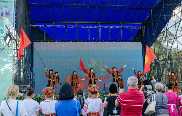 IX INTERNATIONAL CHARITABLE FESTIVAL OF CHILDREN'S YOUTH WORKSHOP "SUNNY KASHTANCHIK" — Stock Photo, Image