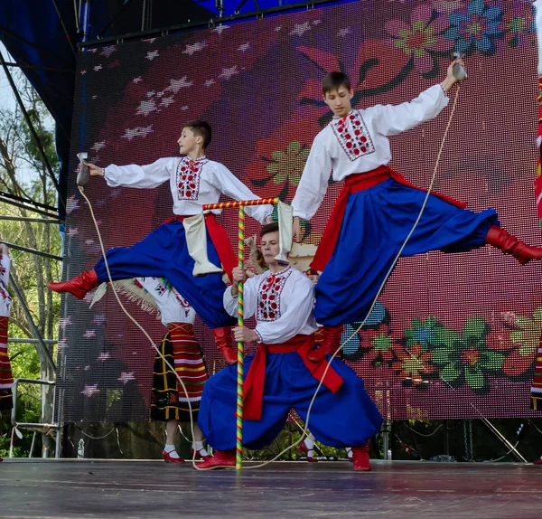 IX INTERNATIONAL CHARITABLE FESTIVAL OF CHILDREN'S YOUTH WORKSHOP "SUNNY KASHTANCHIK" — Stock Photo, Image