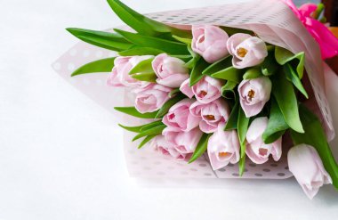 güzel bir buket pembe lale çiçekleri