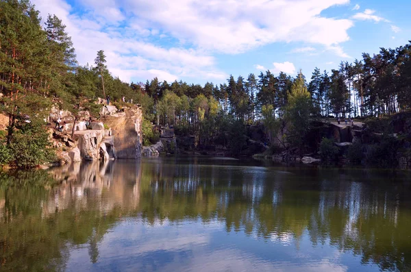 ormanda yapılan sanat kanyonu