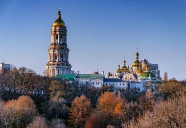 Haçlı Ortodoks kilisesi, sonbahar günü