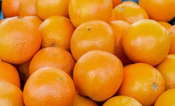 Натуральные апельсины — стоковое фото