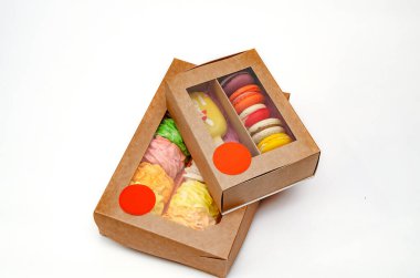 Makarna tatlı, tatlı ve renkli Fransız makarna arka planda, yakın plan.