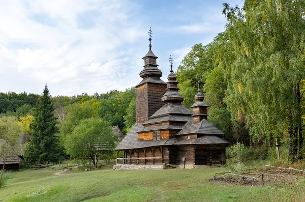 Vecchia Chiesa Ortodossa Cristiana Legno Nel Parco Nel Pomeriggio Autunno — Foto Stock