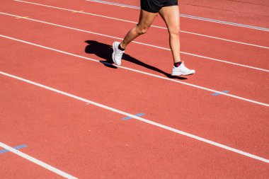 Eğitim çalıştırmak için tüm hava şartlarında çalışan parça, turuncu ve beyaz şerit