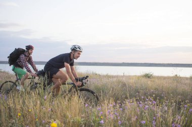 Yaz alanlarda ülke yolda yarış Bisiklet