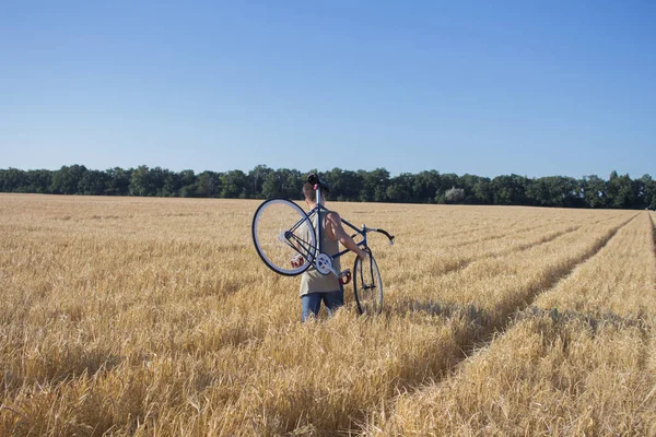 Young Man Ride Fixed Gear Bike Country Road Fields Blue — Stock Photo, Image