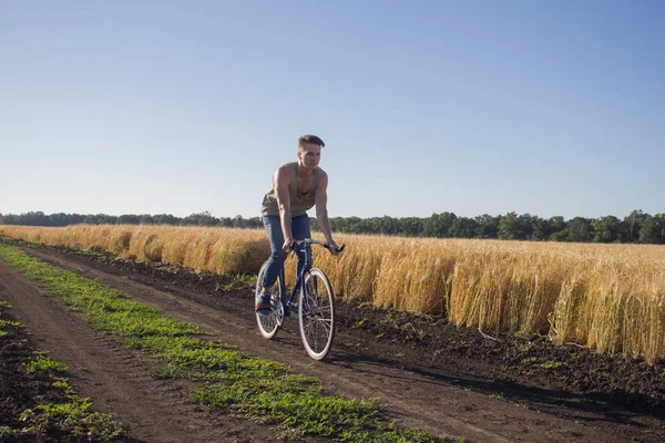 Young Man Ride Fixed Gear Bike Country Road Fields Blue — Stock Photo, Image