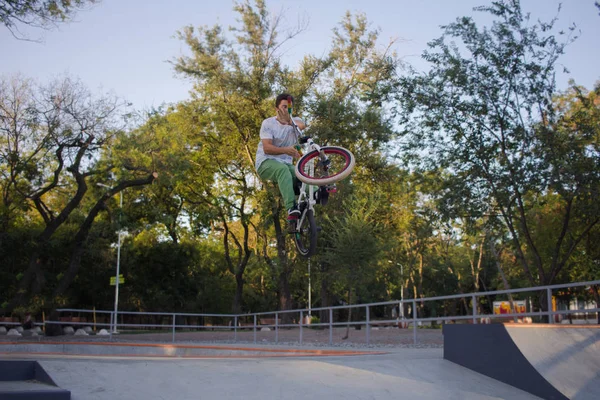 Bmx Rider Training Tricks Street Plaza Bicyxle Stunt Rider Cocncrete — Stock Photo, Image